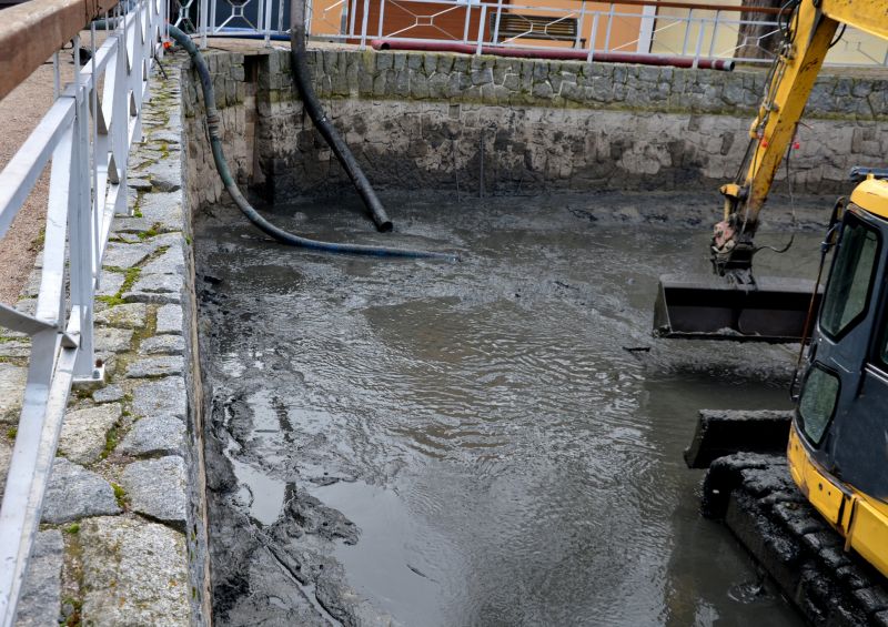 Dam Removal Equipment